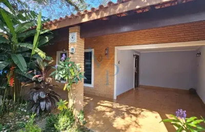 Excelente casa lote inteiro - ótima localização em rua sem saída, segunda quadra do bosque