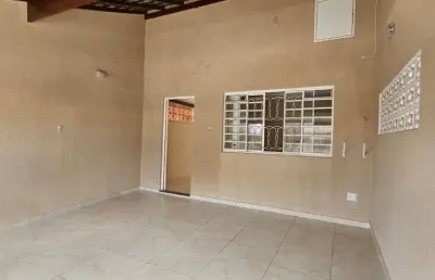Linda casa reformada no jd.satélite - ótima localização,  região com comércios variados