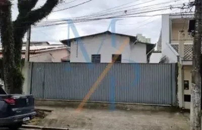Galpão com 195m² no parque industrial, com vestiários e revestimentos