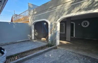 Linda casa com 3 quartos e sacada ampla, no bairro jardim satélite - ótima localização, fácil acesso a dutra e anel viário
