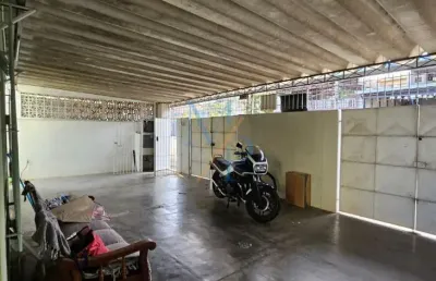 Casa com 3 dormitórios e 1 suíte - ótima localização, com fácil acesso a comércios, serviços e a 10 minutos do shopping oriente