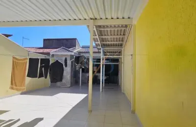 Linda casa com 1 suíte e 8 vagas de garagem - ótima localização, próximo ao sesi e comércios variados