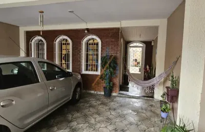 Linda casa com 3 quartos e churrasqueira - ótima localização, próximo a casa do idoso e vários comércios