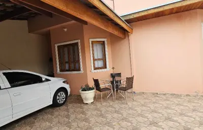 Excelente casa com planejados e aquecimento a gás - ótima localização, com fácil acesso a dutra e outras rodovias