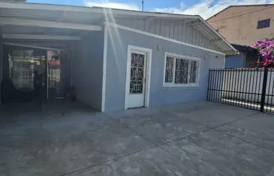 Linda casa com 3 quartos planejados no jardim satélite - ótima localização, com comércios e restaurantes nas redondezas.