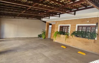 Linda casa com 5 quartos e edícula - ótima localização, próximo ao shopping oriente e comércios variados