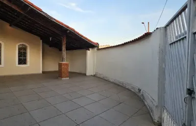 - 2 casas em terreno de esquina - avenida comercial –  excelente para ponto comercial