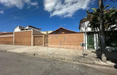 Linda casa com 3 quartos e 1 suíte - ótima localização, próximo  a casa do idoso e comércios.