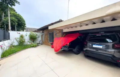 Linda casa com 3 quartos e área gourmet - ótima localização, com fácil acesso a comércios e shopping vale sul