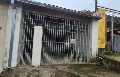 Casa com quintal e 1 suíte - ótima localização, ficando próximo do sesi e shopping oriente