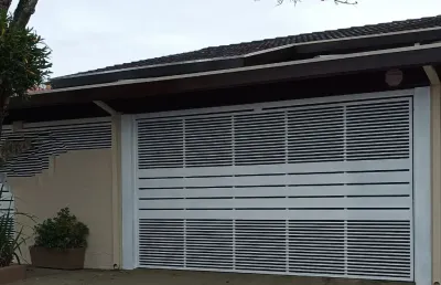 Linda casa com área gourmet e piscina - ótima localização, próximo do sesi e lojas variadas