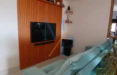 Lindo apartamento com armários planejados e sacada - ótima localização, próximo do tauste colinas e comércios