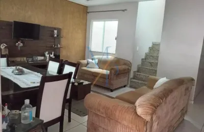 Linda casa com 2 suítes e aquecimento a gás - ótima localização,  perto de pronto socorro e fácil acesso a dutra