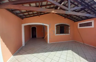 Linda casa com closet e 3 dormitórios - ótima localização, próximo da casa do idoso e 8 minutos do vale sul