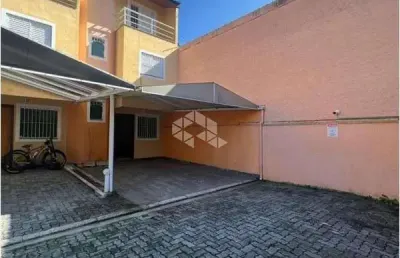 Sobrado no bairro jardim tem 108 metros com 4 dormitórios