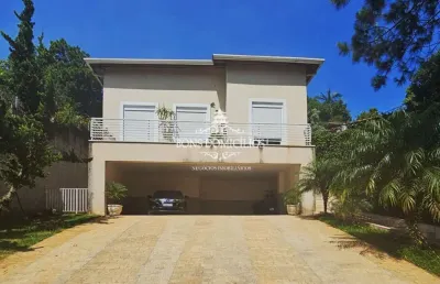 Casa contemporânea integrada e impecável em bolsao fechado
