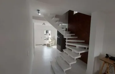 Casa com 3 suítes na região da granja viana com 230 metros em condomínio fechado.
