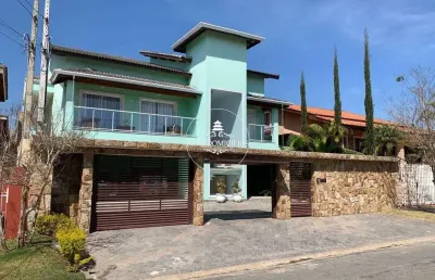 Casa de condomínio com 04 dorms e piscina com 390m²!