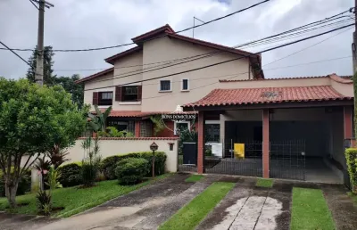 Casa com 03 suítes, salão de festas e 06 vagas no residencial jardim da glória