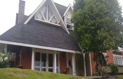 Belíssima e imponente casa com muito requinte e bom gosto piscina aquecida, lareira e uma linda vista no sao paulo 2, o