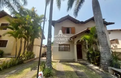 Casa com 3 dormitórios sendo uma suíte,  3 vagas e em condomínio completo numa das melhores localizações da granja viana.