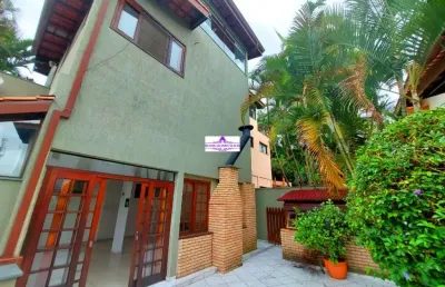 Casa na melhor região da granja viana em condomínio fechado.