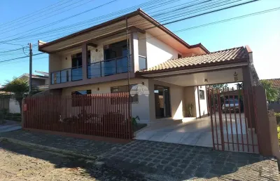 Casa com 3 quartos à venda na rua primeiro de maio, 102, canisianas, irati, 348 m2 por r$ 715.000