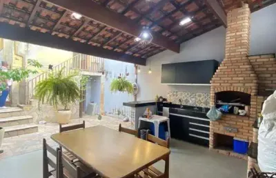 Casa com 3 quartos à venda na Avenida Brasília, 397, Bosque da Saúde, Taubaté