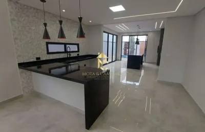 Casa à venda com piscina em condomínio de alto padrão em taubaté.