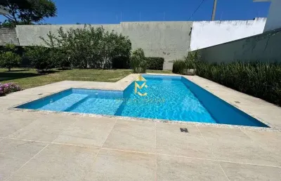 Casa térrea com piscina para venda ou locação em condomínio