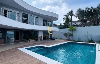 Casa mobiliada e com varanda gourmet à venda em condominio.