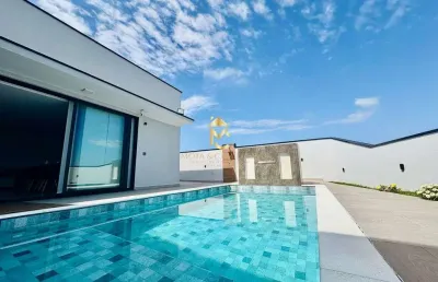 Casa com piscina e varanda gourmet à venda em condomínio fechado.