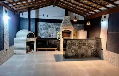 Casa sobrado com 3 dormitórios e área gourmet à venda em taubaté.