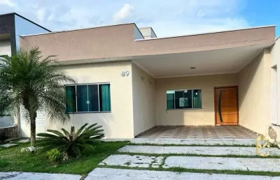 Casa com piscina e varanda gourmet à venda em condomínio em tremembé.