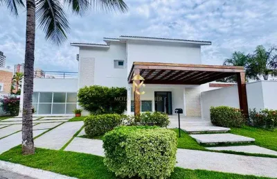 Casa sobrado com piscina à venda em condomínio de alto padrão.