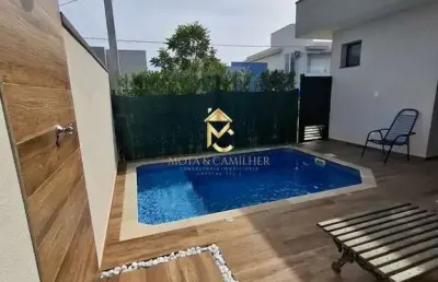 Casa com piscina disponível para alugar em condomínio .