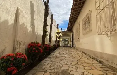 Casa com 3 quartos para alugar na Rua Anízio Ortiz Monteiro, 65, Centro, Taubaté