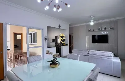 Casa com varanda gourmet e piscina à venda em condomínio em taubaté.