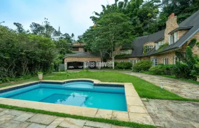 Casa com 736,0m² área construída, 2050,0m² área de terreno,  4 suítes, 4 gar - piscina