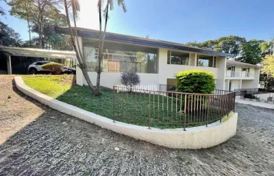 Casa de altíssimo padrão, condomínio fechado na chácara flora