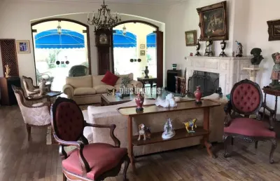 Casa com vários ambientes e muito espaço no jd guedala