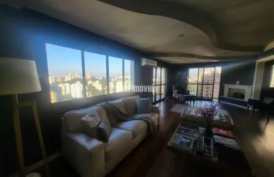 Apto amplo, recém reformado em andar alto e com vista panorâmica
