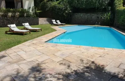 Casa com 1.300m² em rua fechada frontal pça. vinicius de moraes