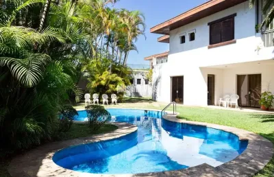 Jardins  865,0m²área construída, 1375,0m² área de terreno, 5 suítes, 14 vagas de garagem