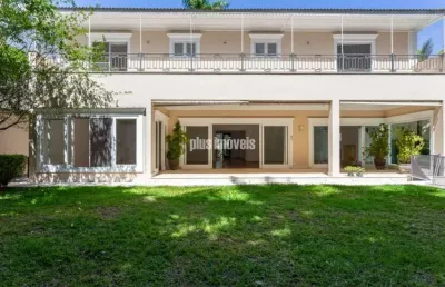 Jardim guedala 854,0m² área construída, 866,0m² área terreno,  4  suítes,  6 garagens