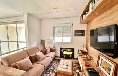 Loft duplex, com varanda espaçosa,com linda vista livre totalmente arborizada.