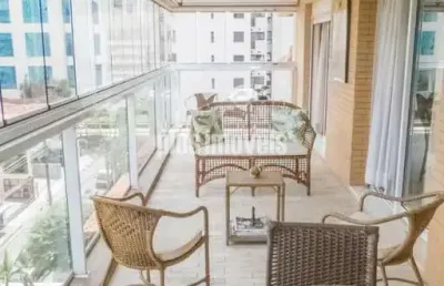 Empreendimento de alto padrão possui torre única e muito requinte.