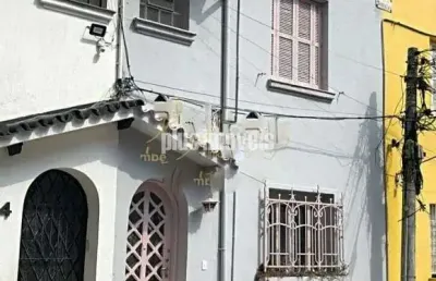 Casa de vila com 150m² de área construída na melhor localização do jardins.