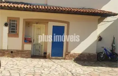 Casa com 4 quartos para alugar na Rua Groenlândia, 564, Jardim América, São Paulo