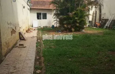 Terreno totalmente plano, com uma edícula ótima localização